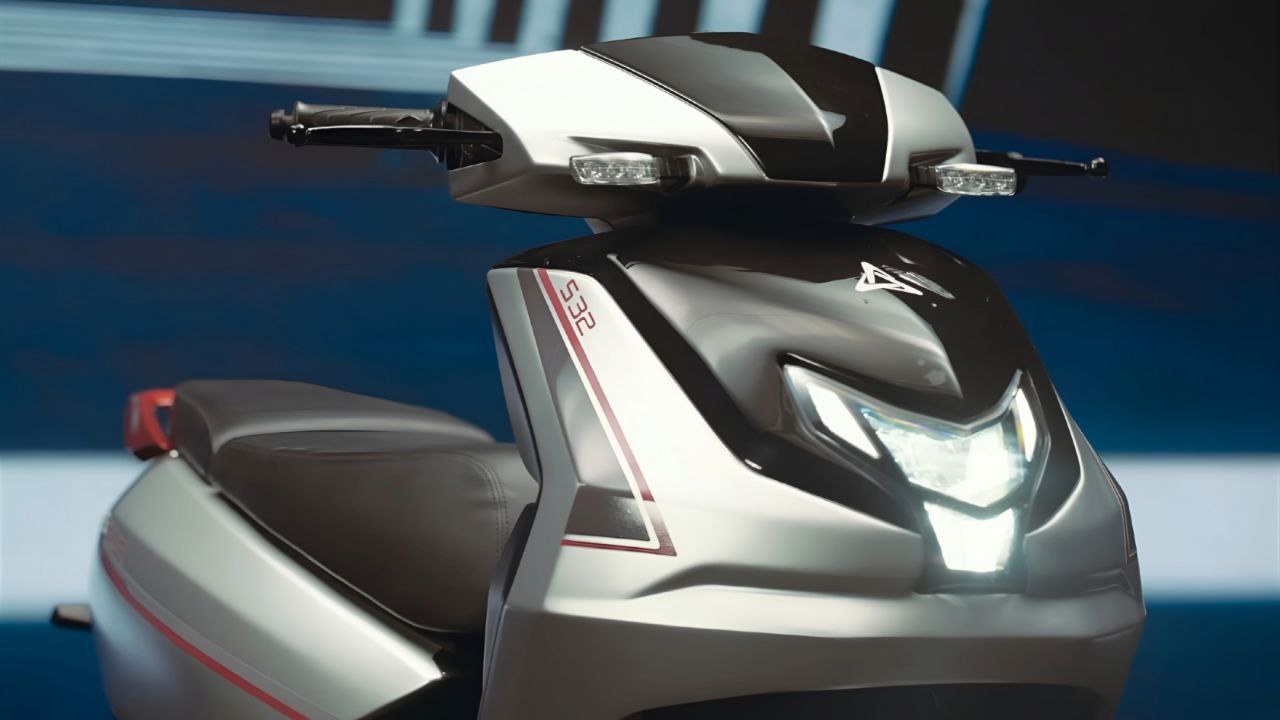 Hero Surge S32 Electric Scooter हुआ लॉन्च, नए डिजाइन और 80Km रेंज के साथ देगा OLA को टक्कर!